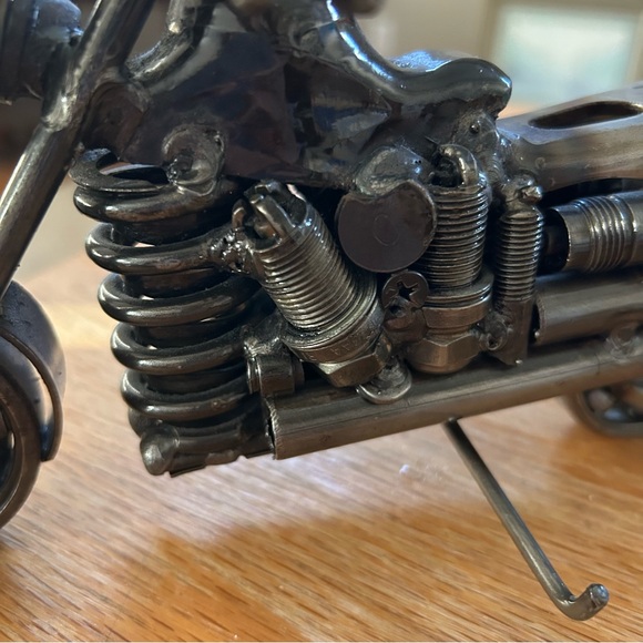 Scrap metal Motorcycle Art - Very Cool & Unique Piece - Picture 11 of 17